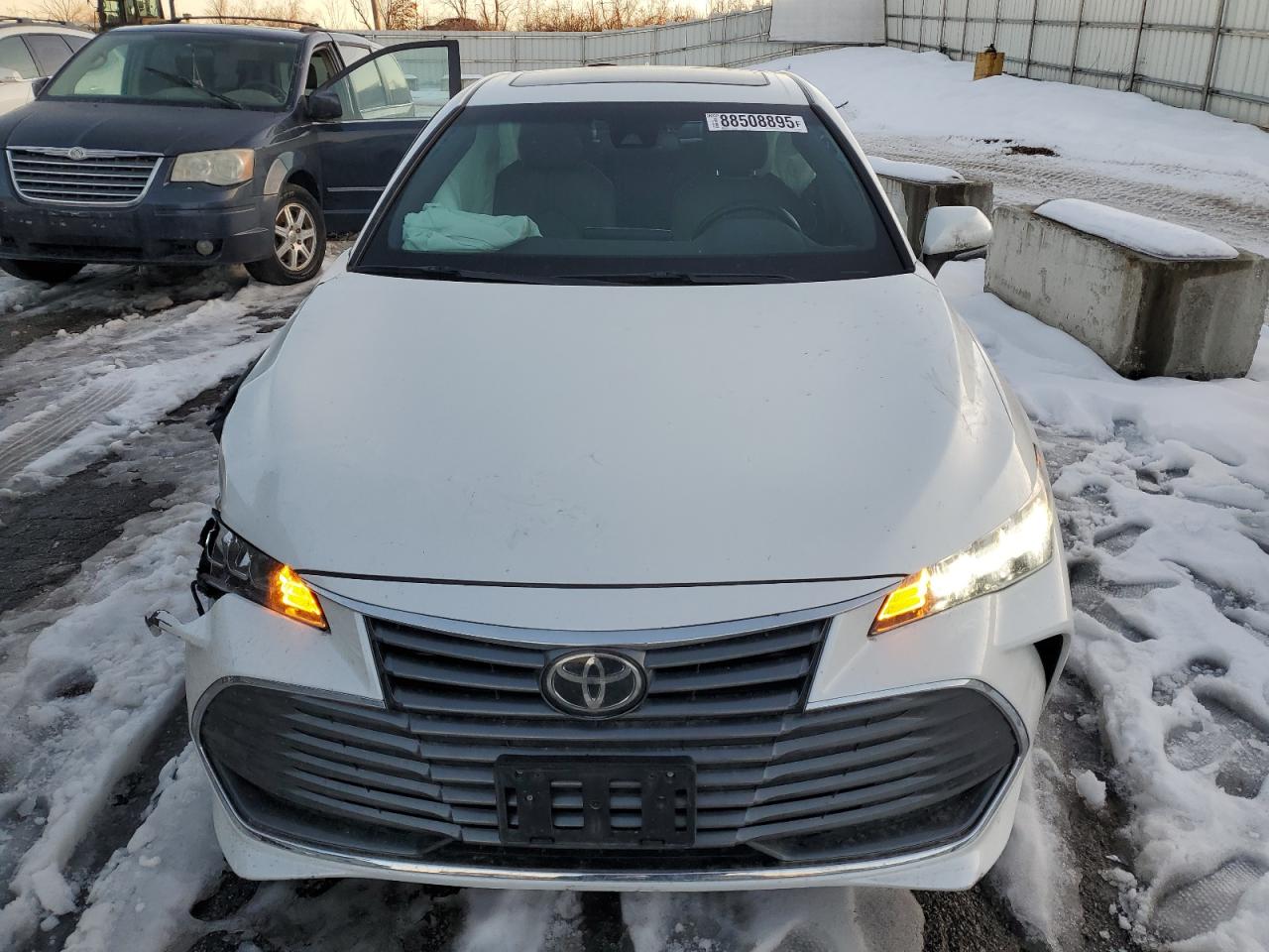 2021 Toyota Avalon - Image 5