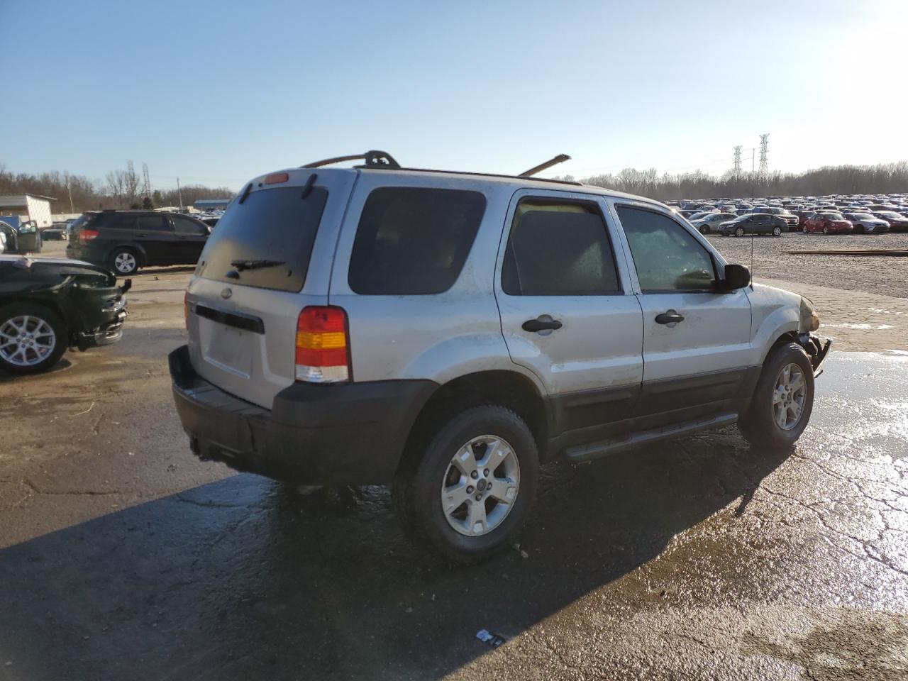 2005 Ford Escape - Image 3