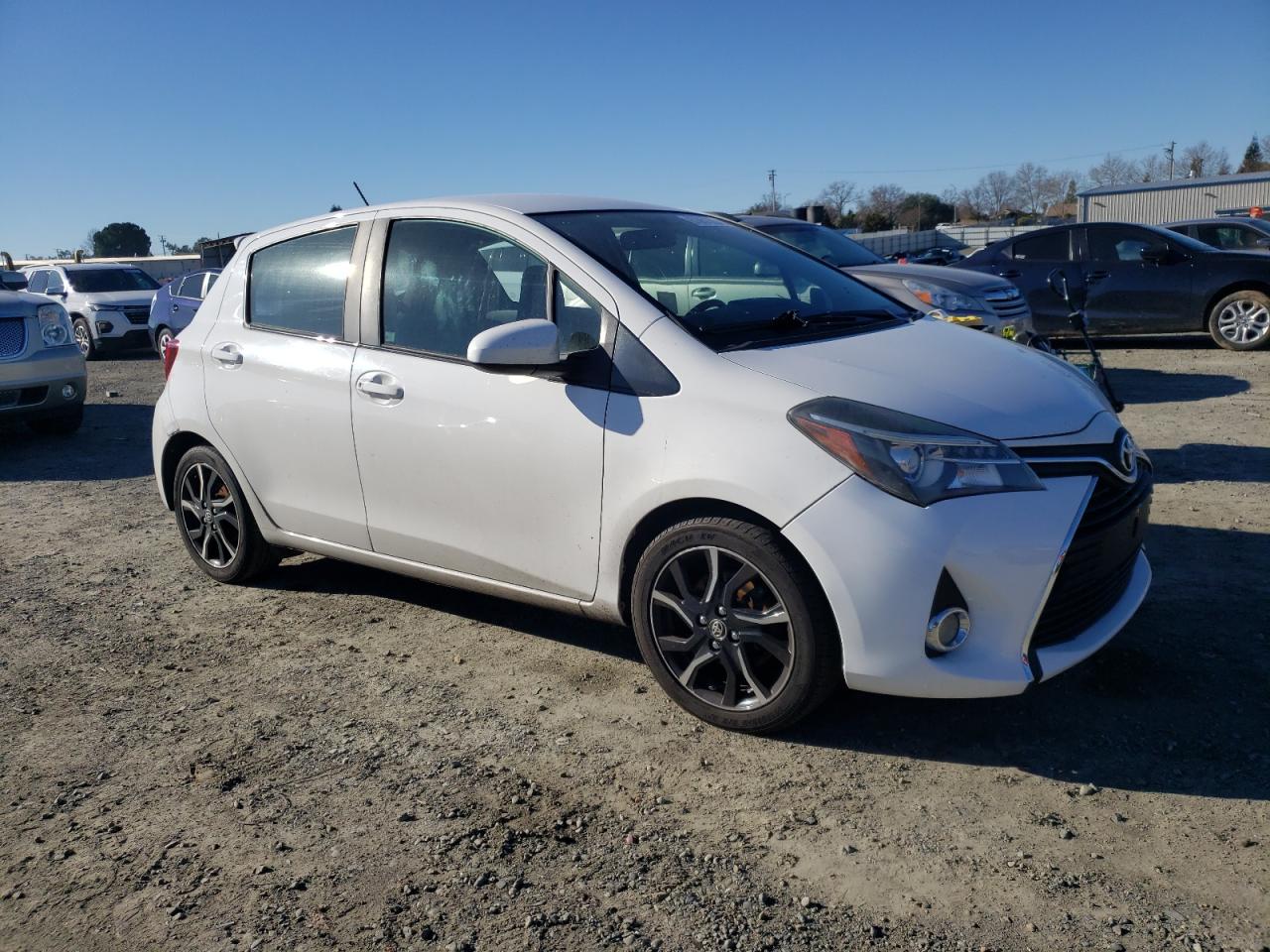 VIN VNKKTUD39FA043290 2015 TOYOTA YARIS no.4