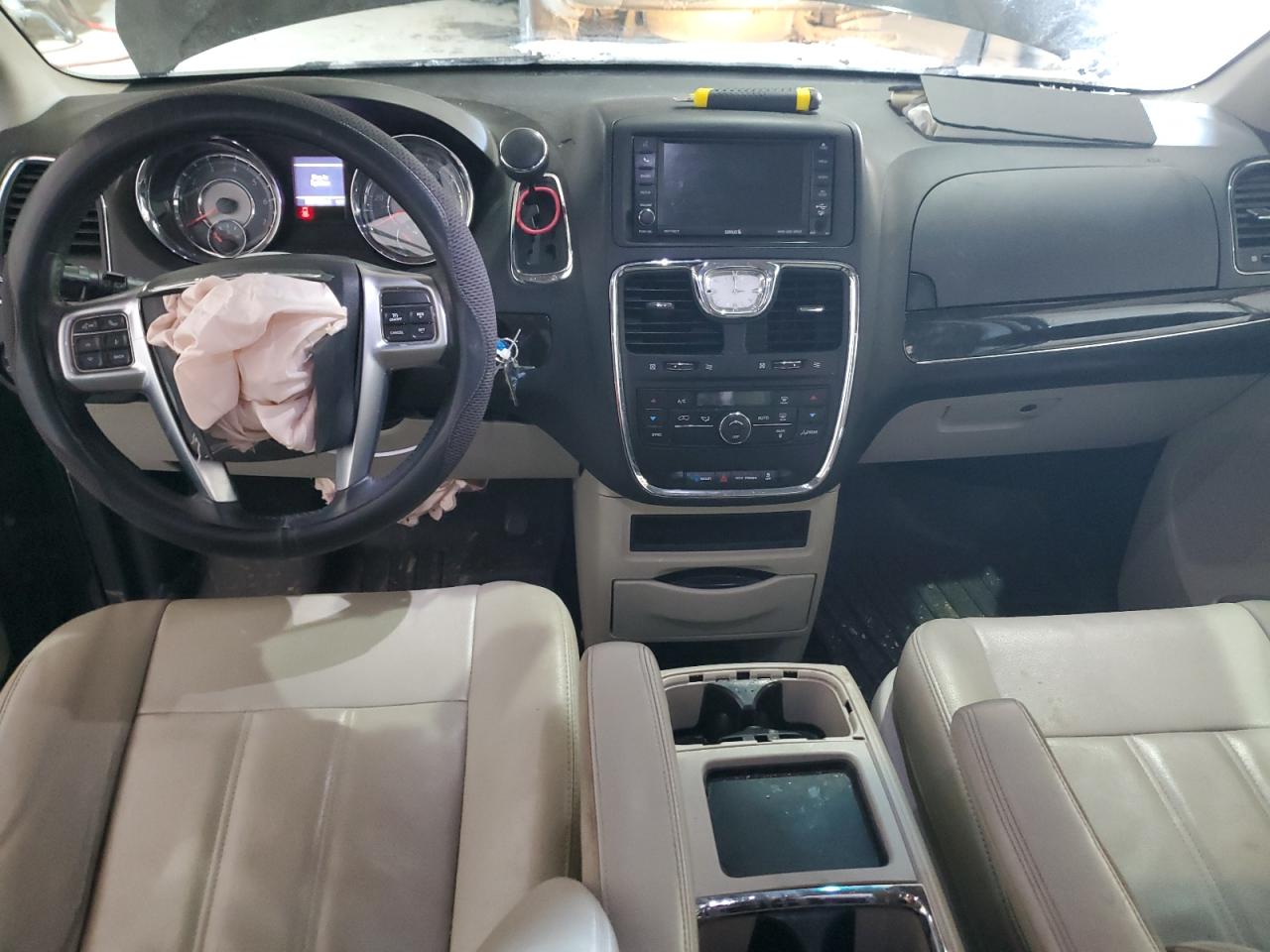 2013 Chrysler Town & Country - Image 8