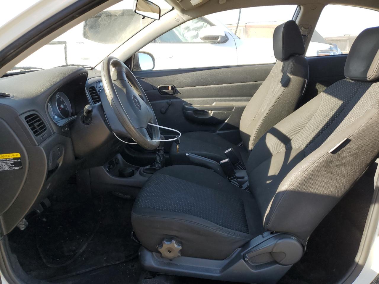 2010 Hyundai Accent - Image 7