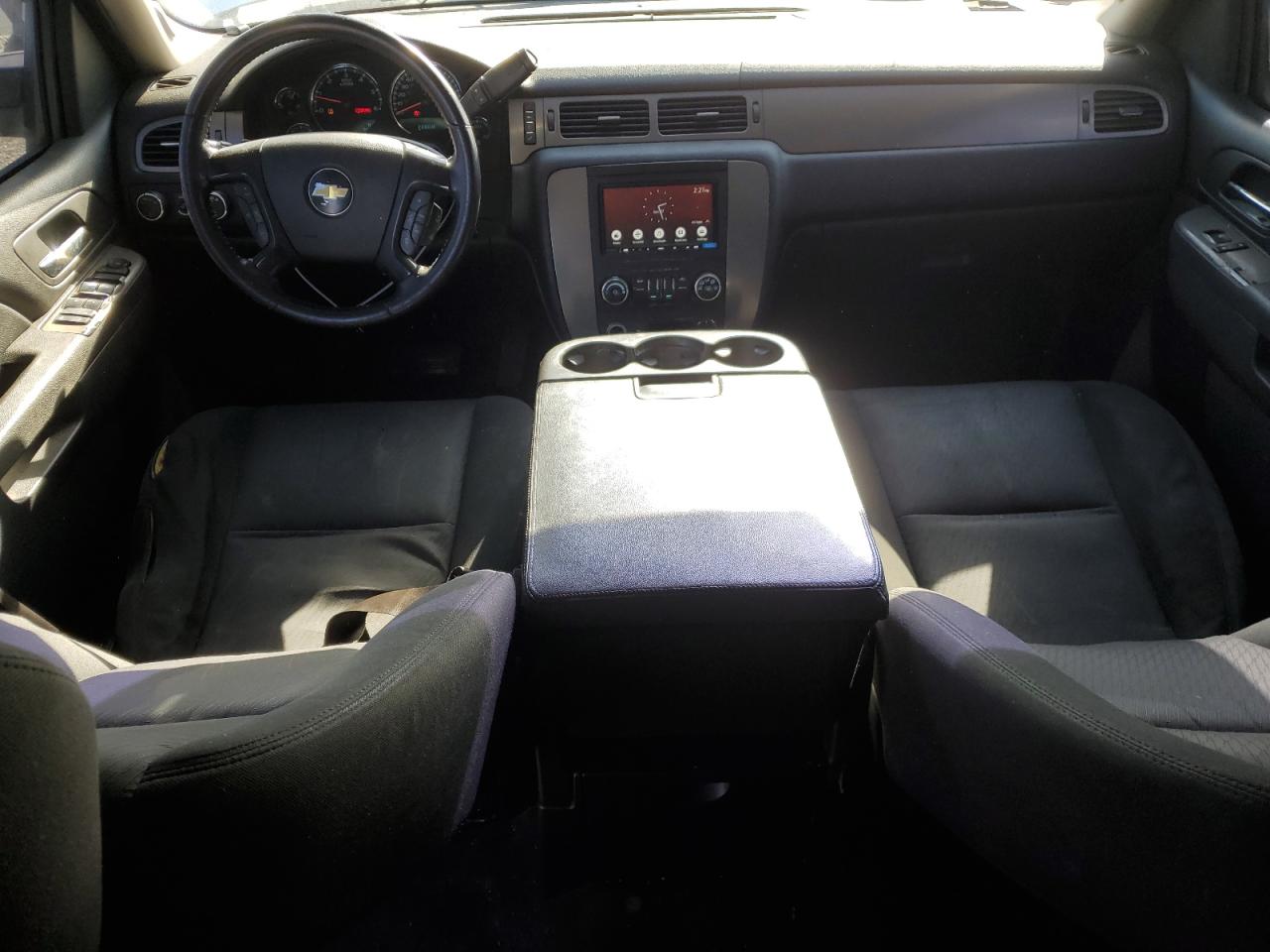 2010 Chevrolet Suburban - Image 8