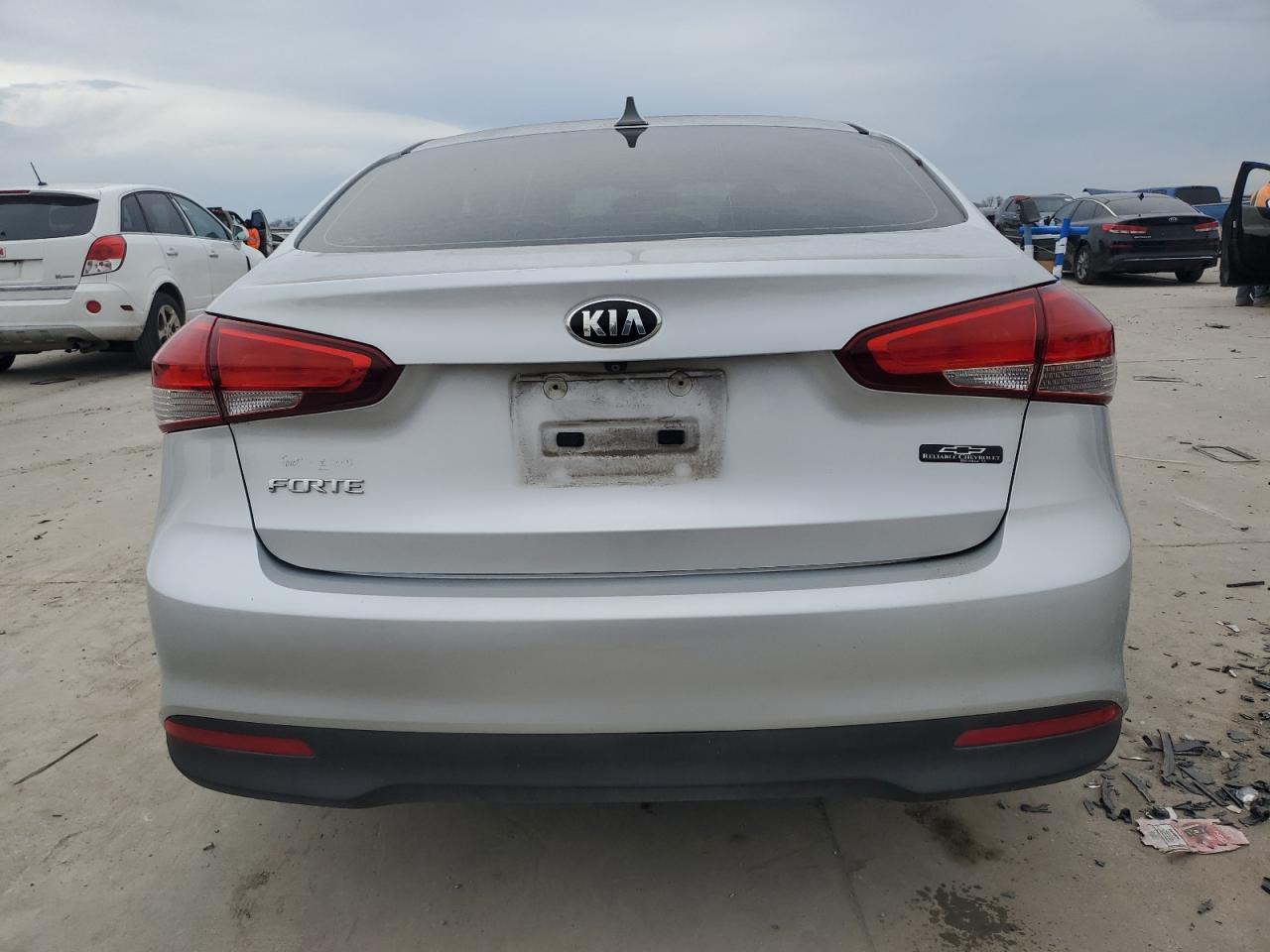 2017 Kia Forte - Image 6