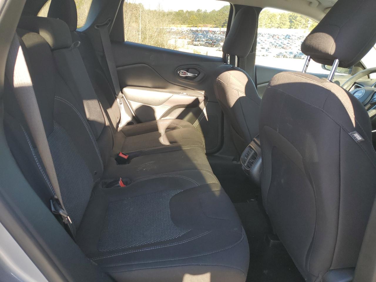 2019 Jeep Grand Cherokee - Image 12