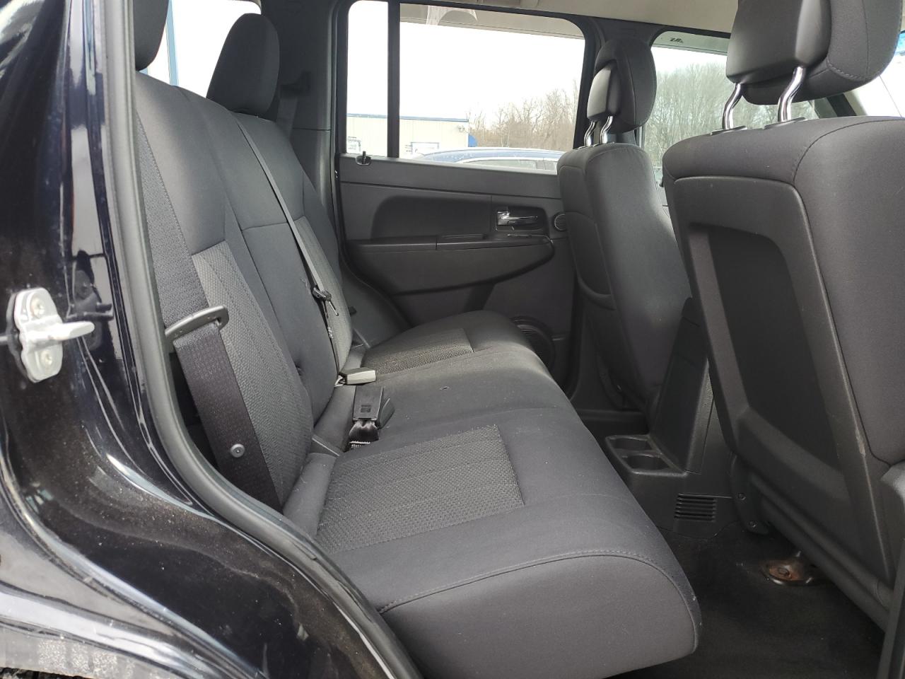 2011 Jeep Liberty (North America) - Image 10