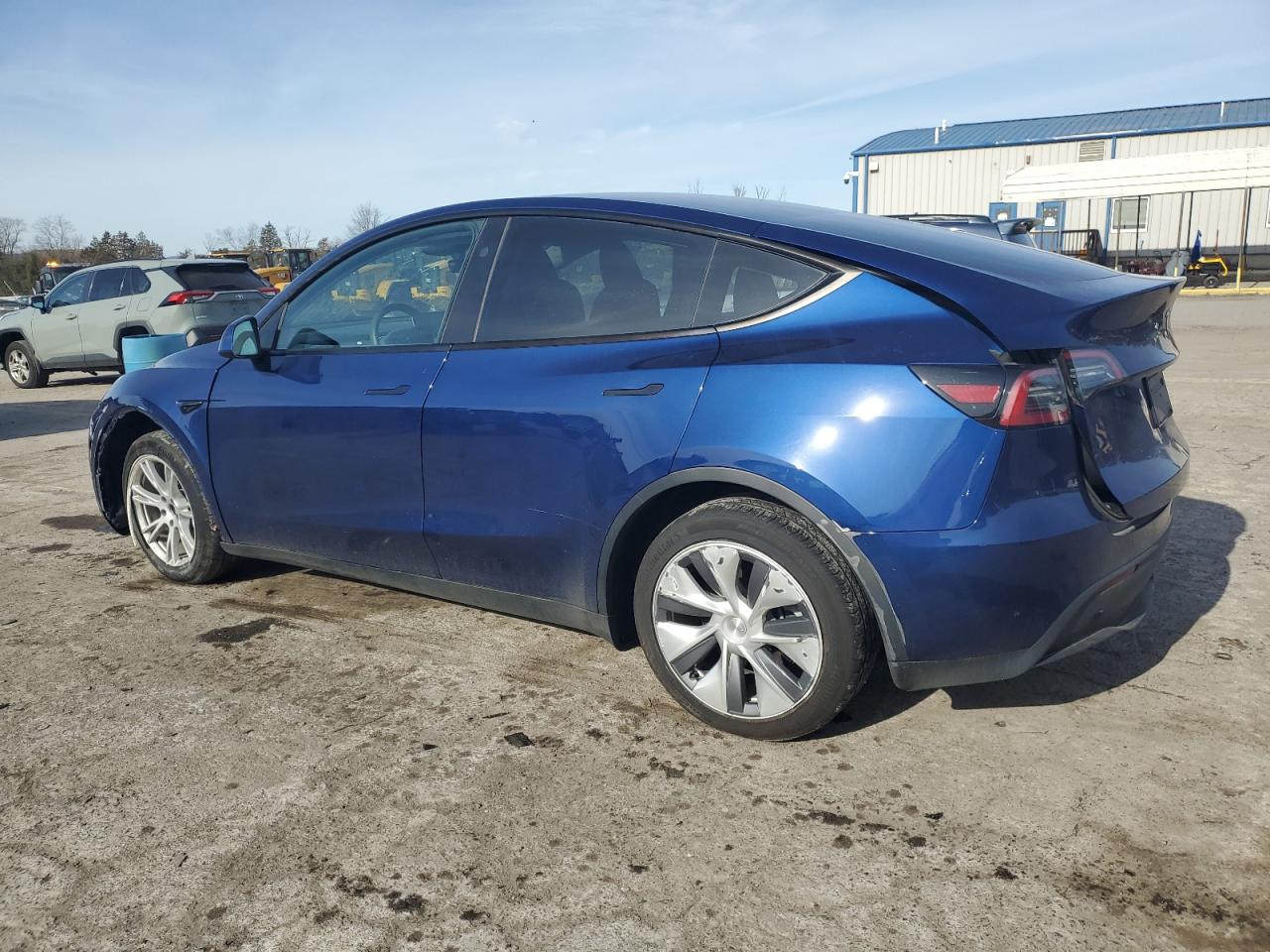 VIN 7SAYGDEE6PA137773 2023 TESLA MODEL Y no.2