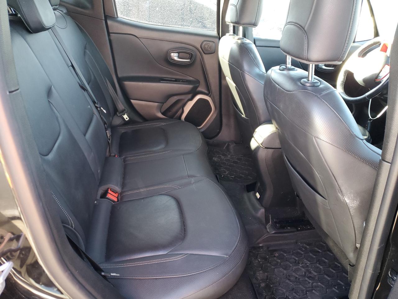 2015 Jeep Renegade - Image 10