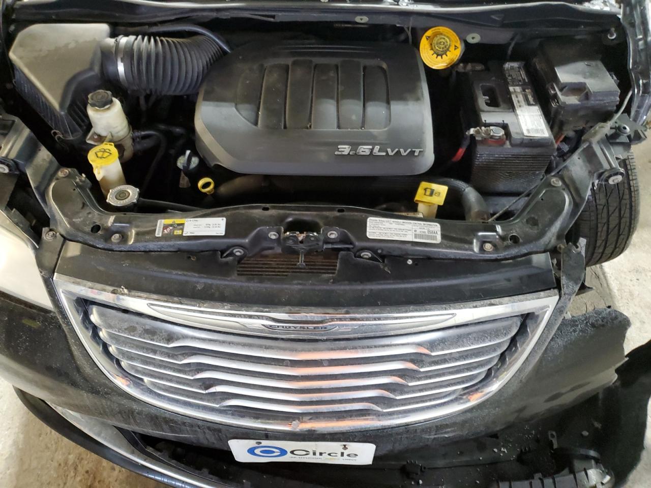 2014 Chrysler Town & Country - Image 13