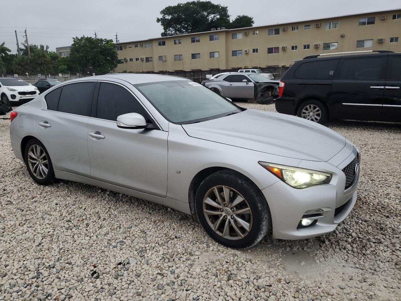 2015 Infiniti Q50 - Image 4