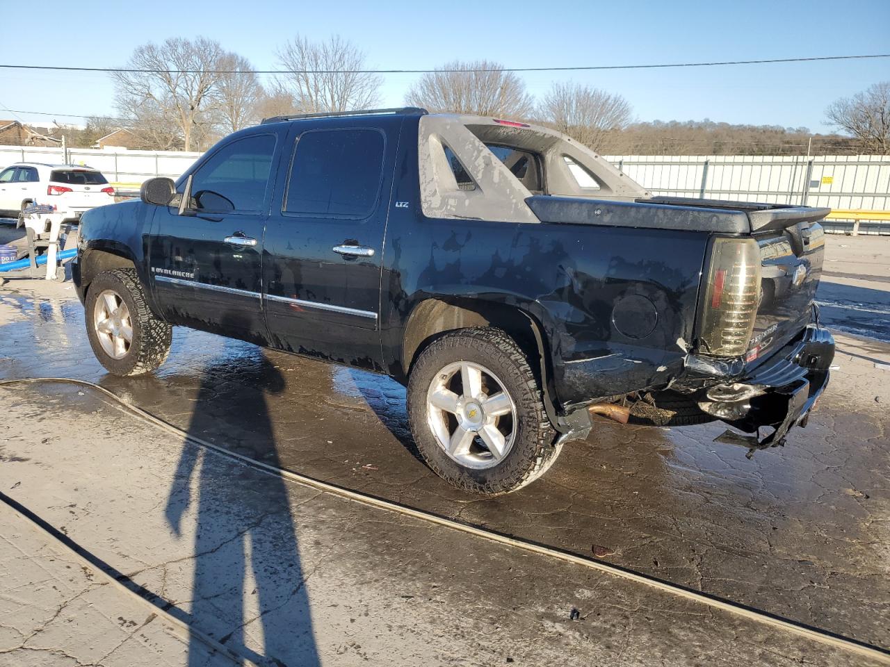 2009 Chevrolet Avalanche - Image 2