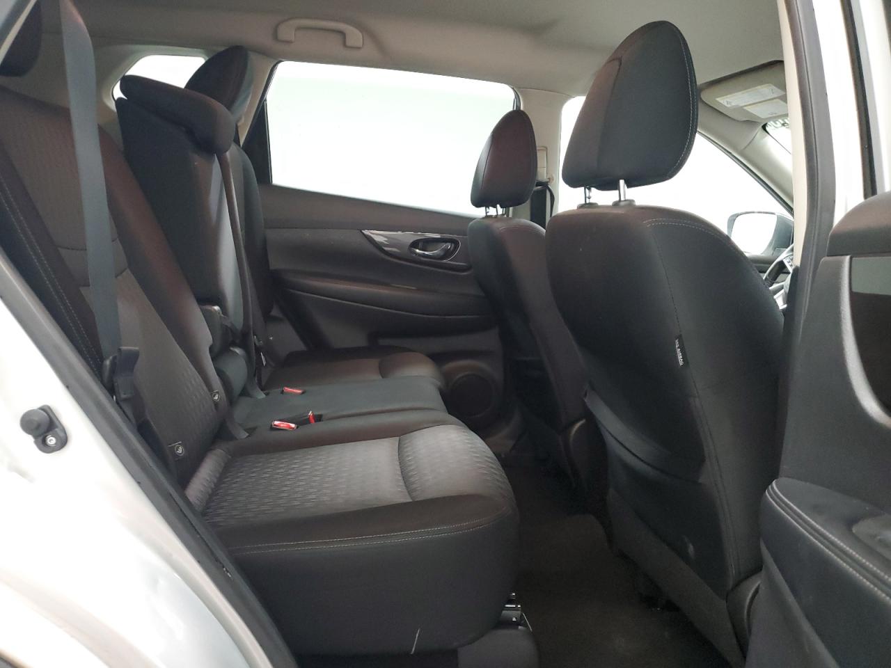 2019 Nissan Rogue - Image 10