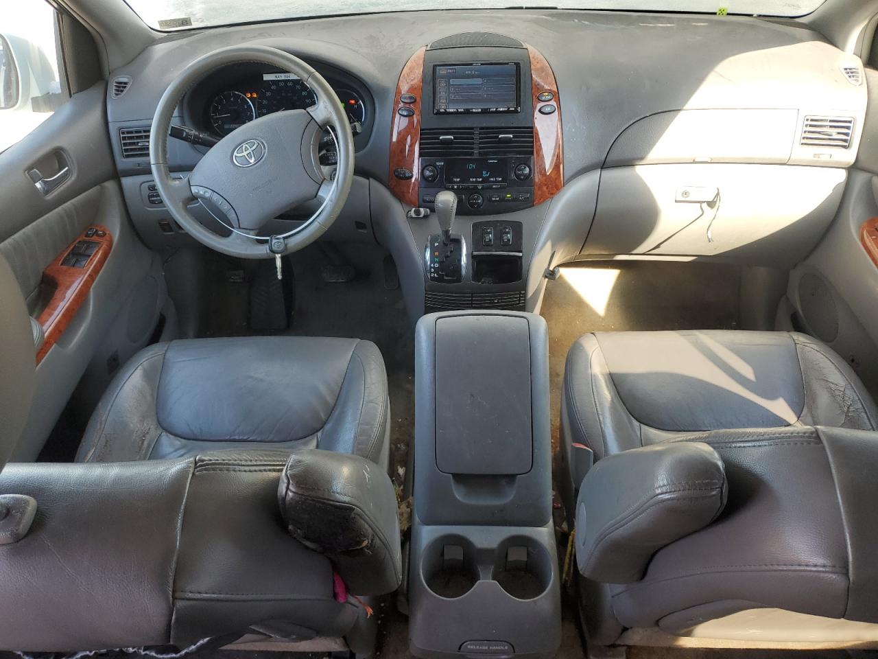 2009 Toyota Sienna - Image 8