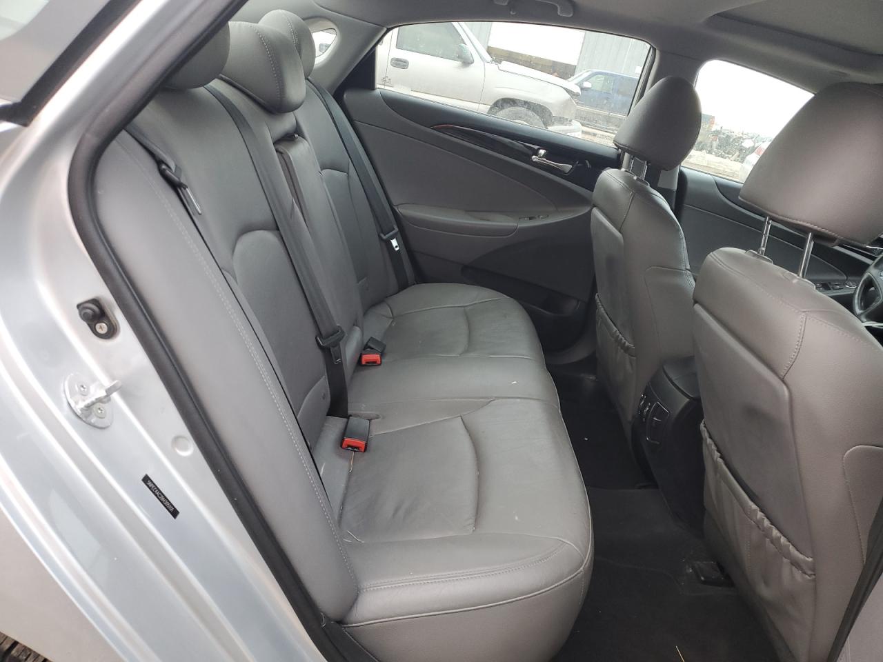 2011 Hyundai Sonata - Image 10