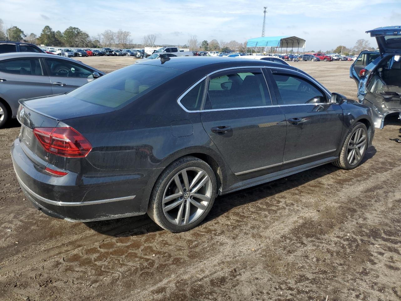 2017 Volkswagen Passat - Image 3