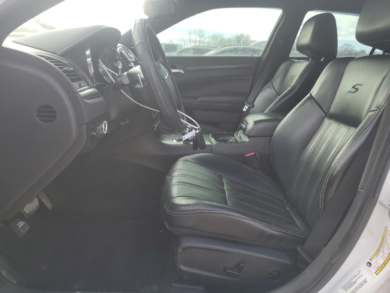 2014 Chrysler 300 - Image 7