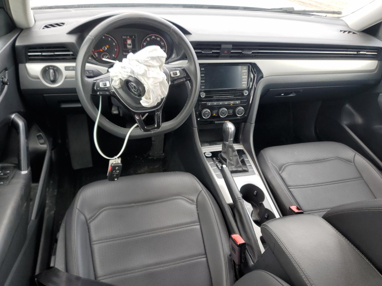 2021 Volkswagen Passat - Image 8
