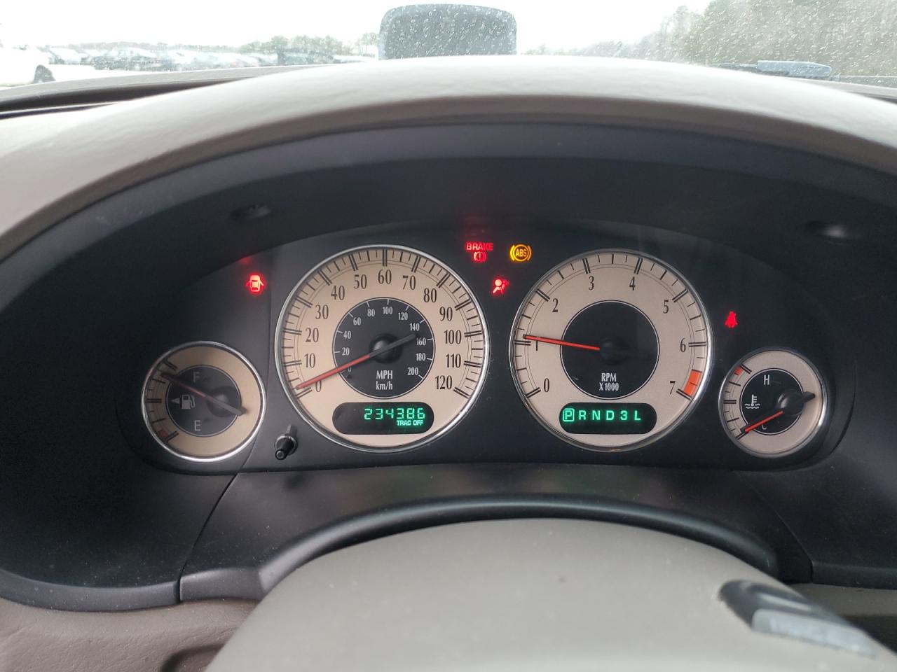 2002 Chrysler Town & Country - Image 9