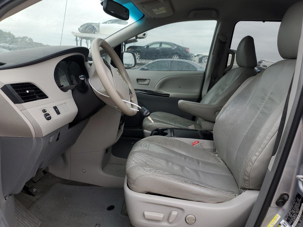 2014 Toyota Sienna - Image 7