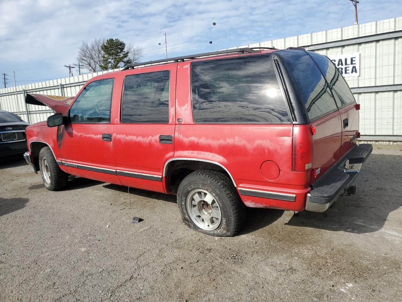 1999 Chevrolet Tahoe - Image 2