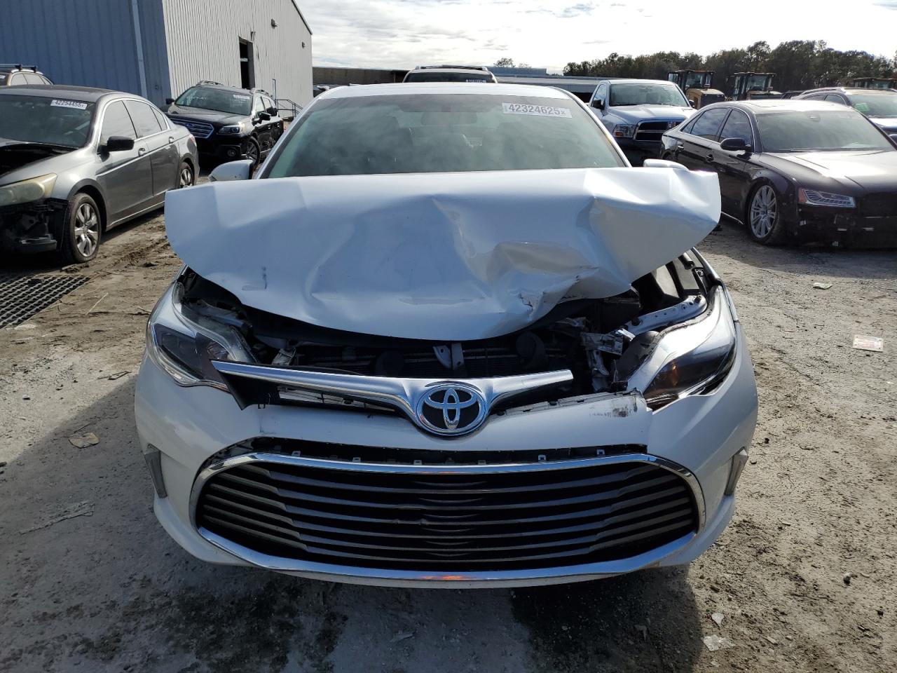 2016 Toyota Avalon - Image 5