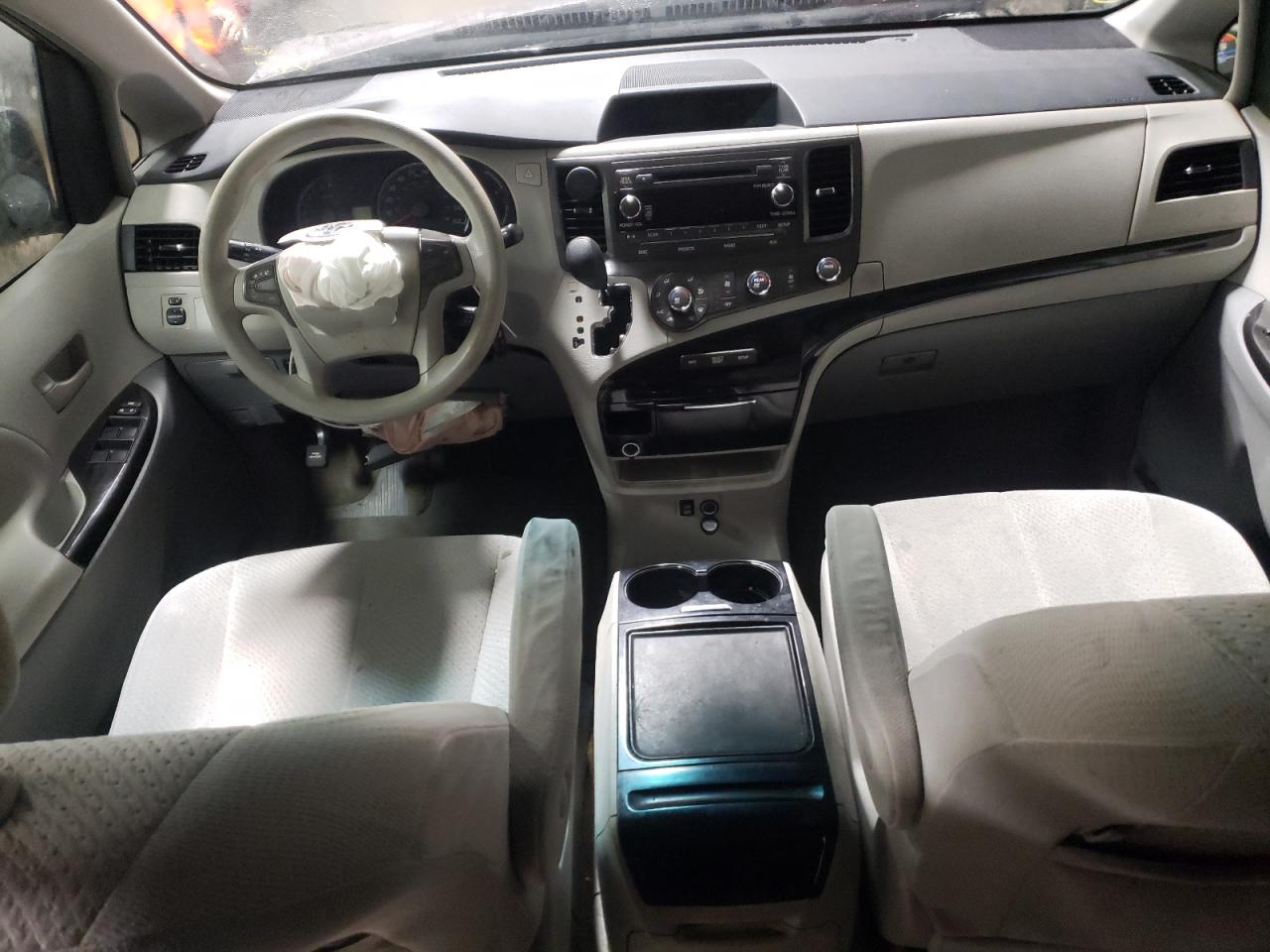 2012 Toyota Sienna - Image 8