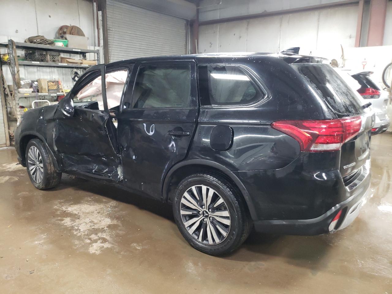 2020 Mitsubishi Outlander - Image 2