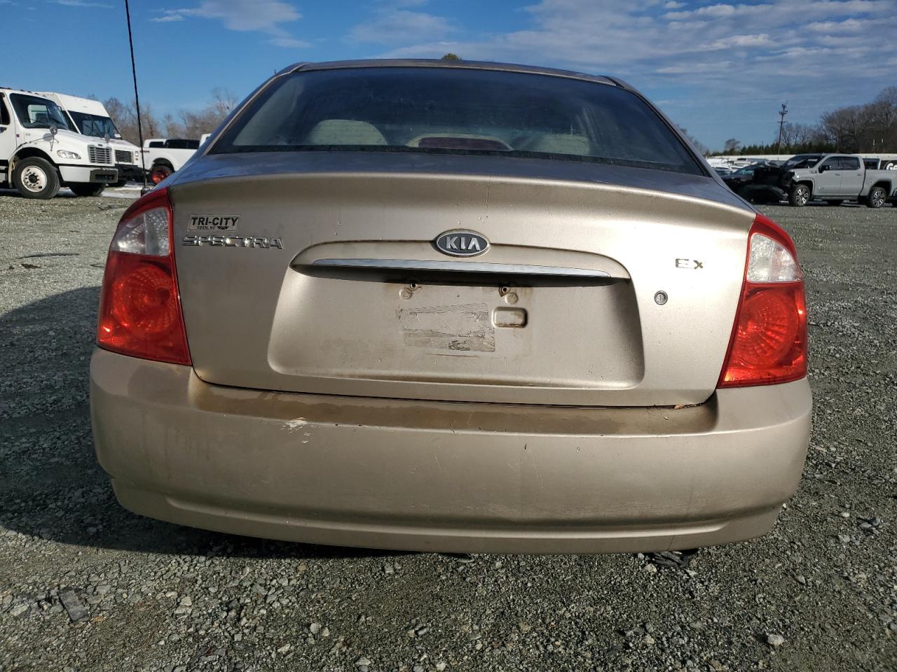 2004 Kia Spectra - Image 6