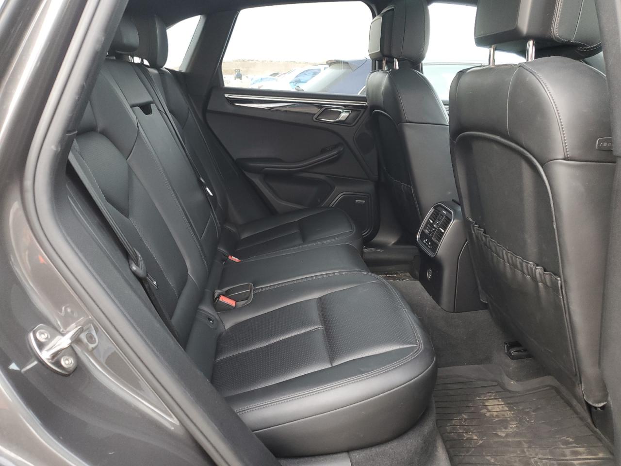 2018 Porsche Macan - Image 10