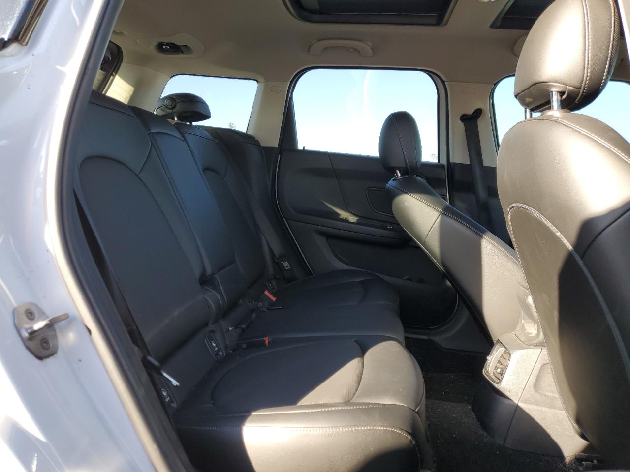 2018 MINI Cooper - Image 10