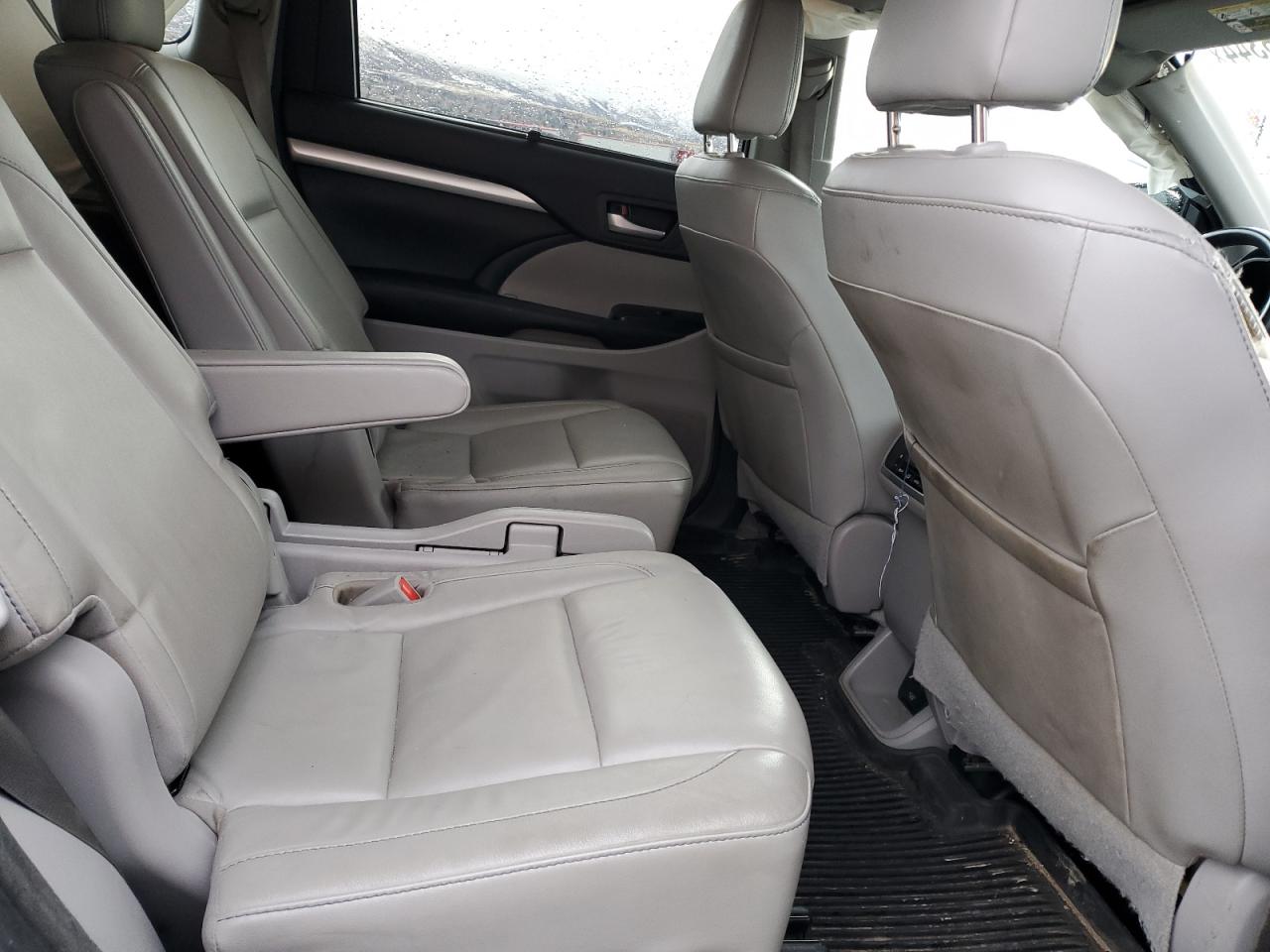 2018 Toyota Highlander - Image 11
