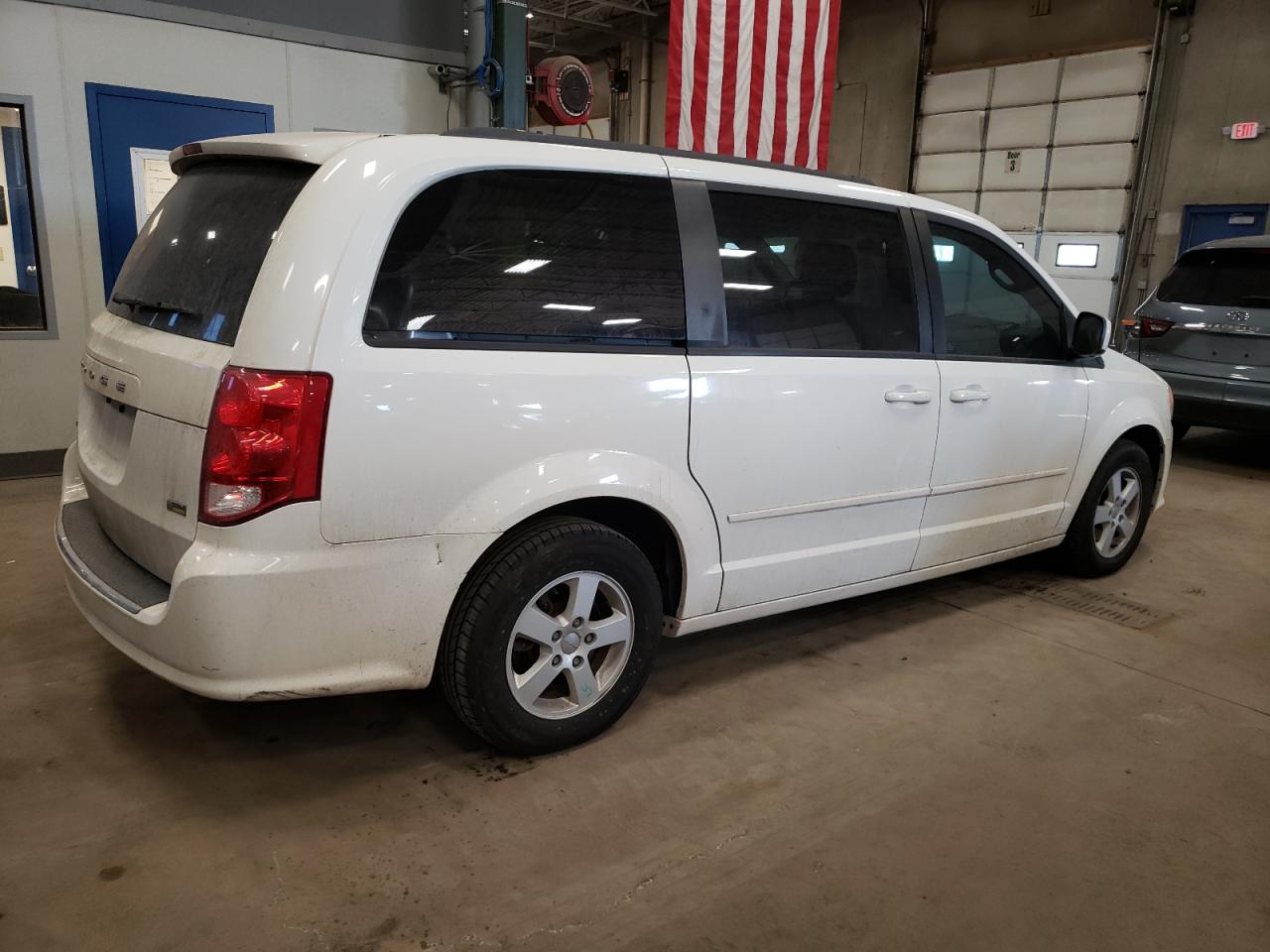2013 Dodge Caravan - Image 3