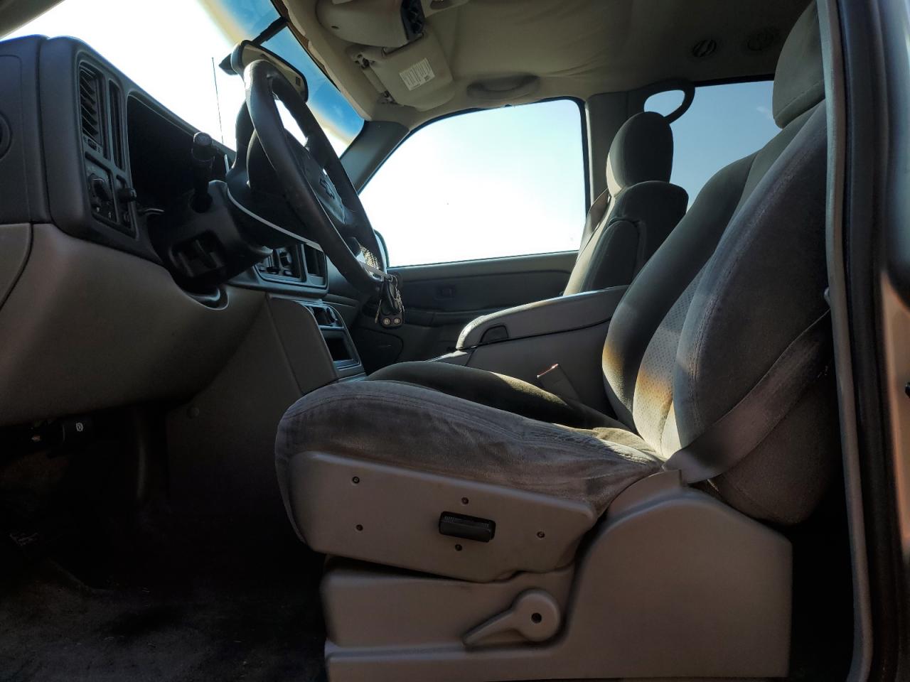 2003 Chevrolet Tahoe - Image 7