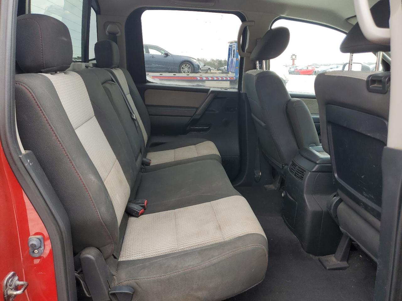 2011 Nissan Titan - Image 10