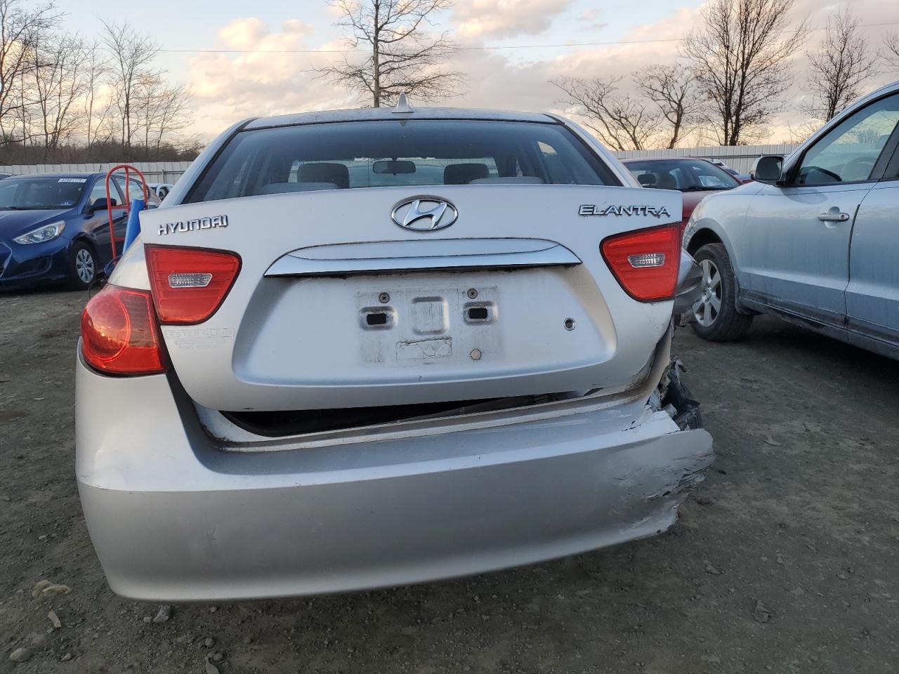 2010 Hyundai Elantra - Image 6