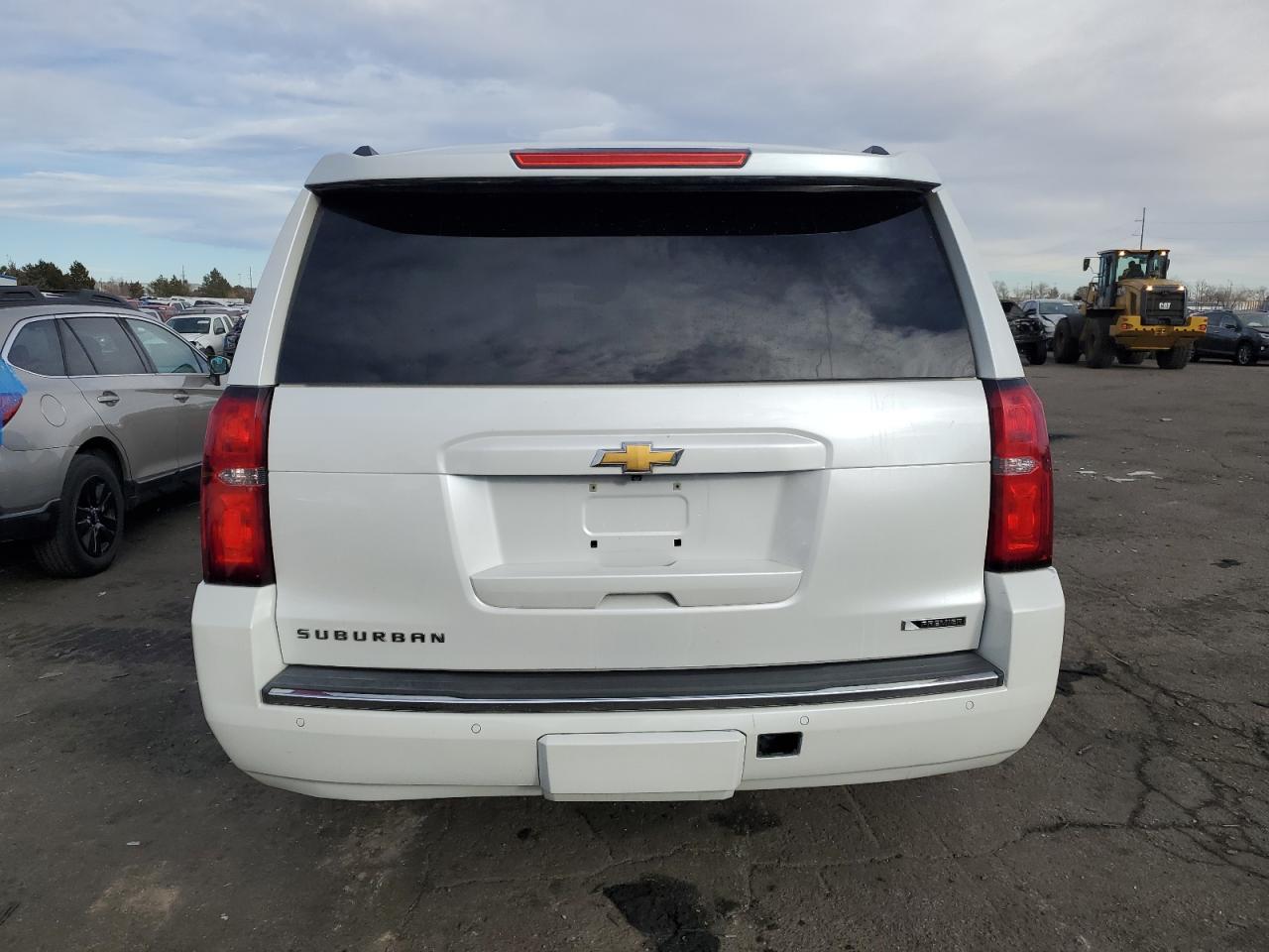 2017 Chevrolet Suburban - Image 6