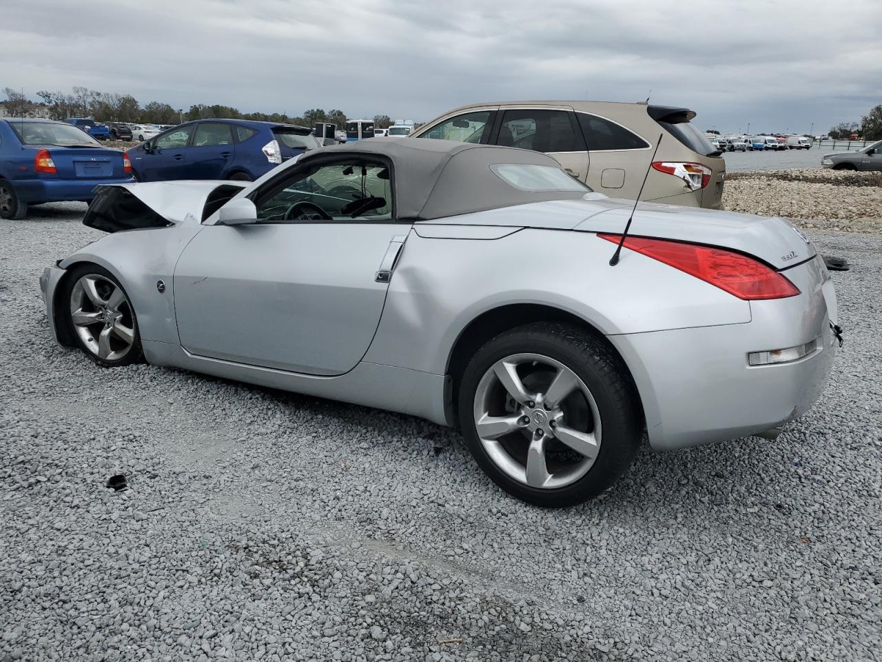 2007 Nissan 350Z - Image 2