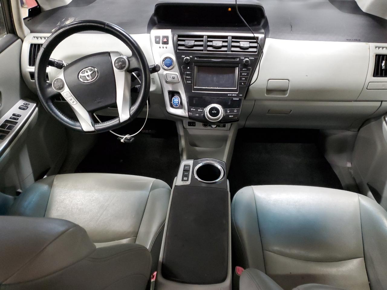 2013 Toyota Prius - Image 8