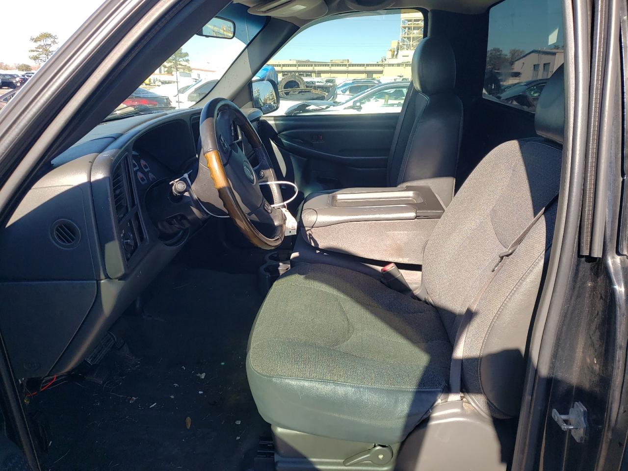 2004 Chevrolet Silverado - Image 7