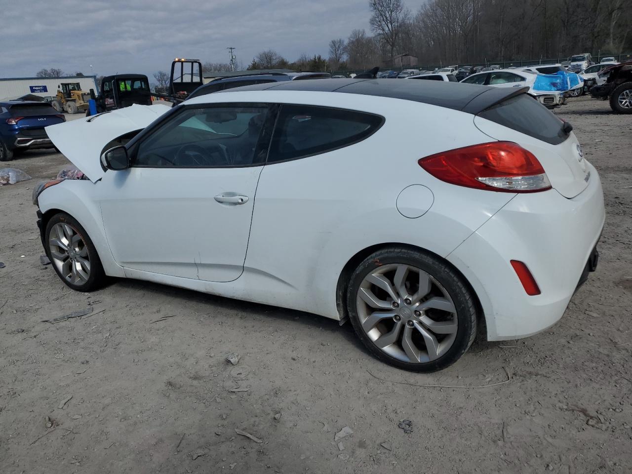 2015 Hyundai Veloster - Image 2