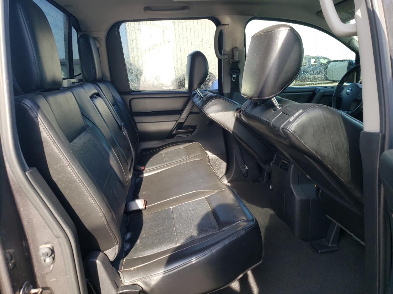 2012 Nissan Titan - Image 10