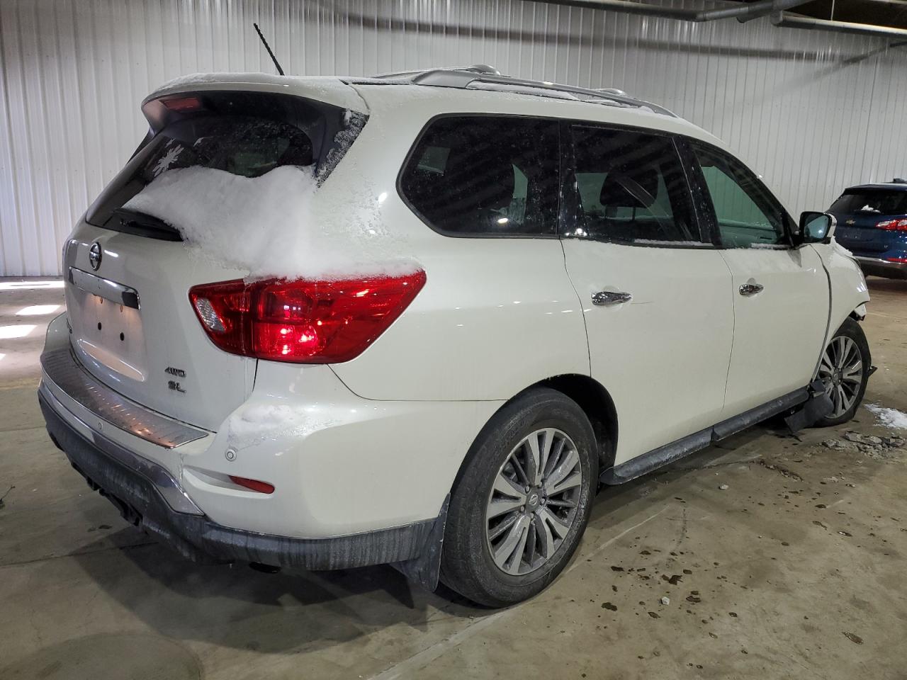 2017 Nissan Pathfinder - Image 3