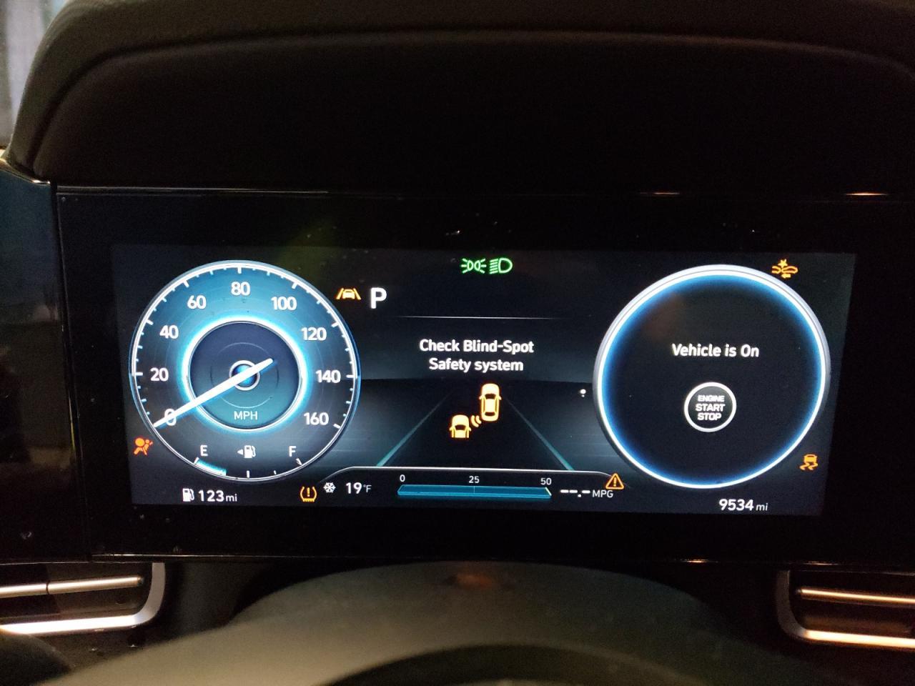 2023 Hyundai Elantra - Image 9