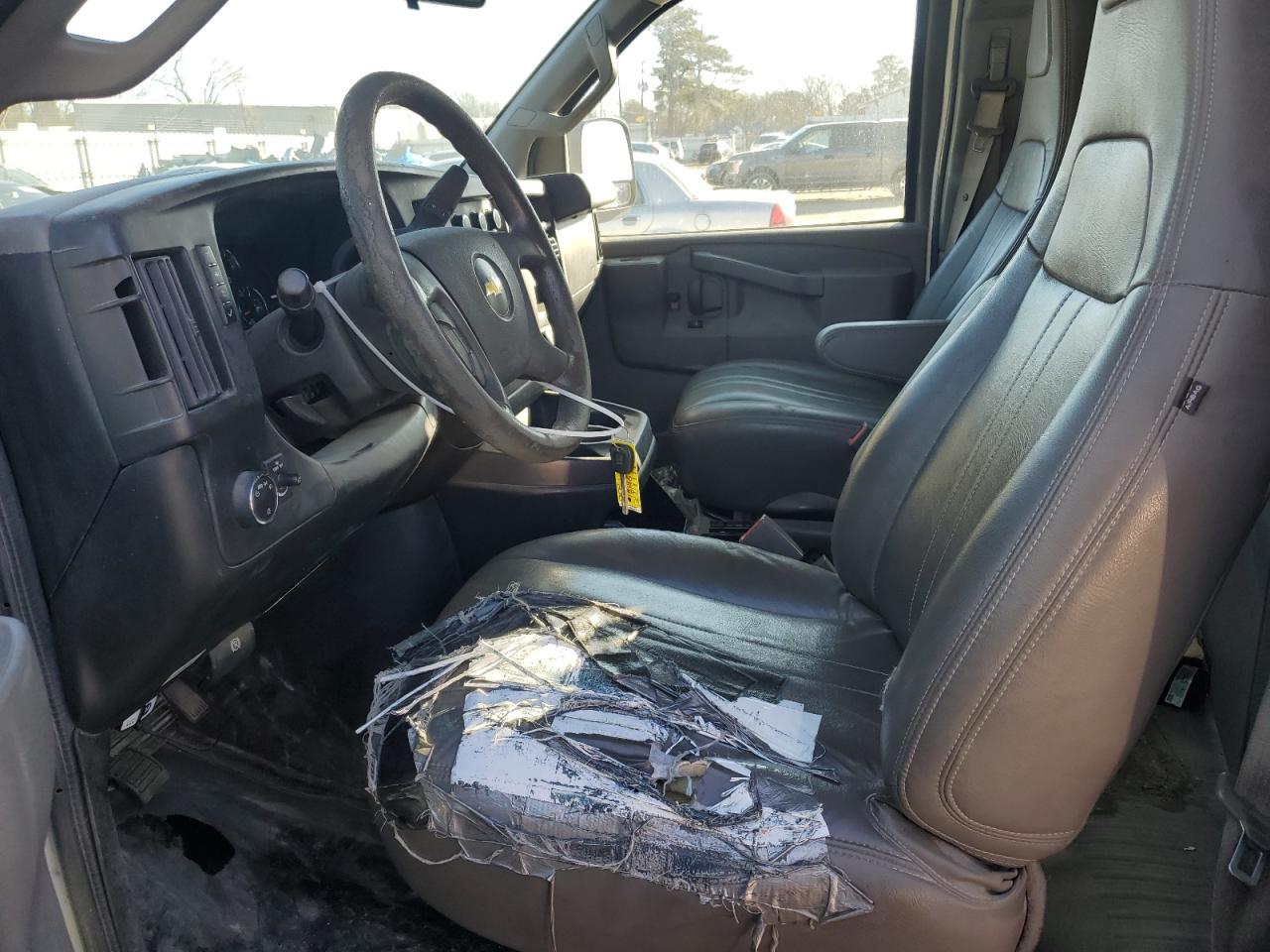 2017 Chevrolet Express - Image 7