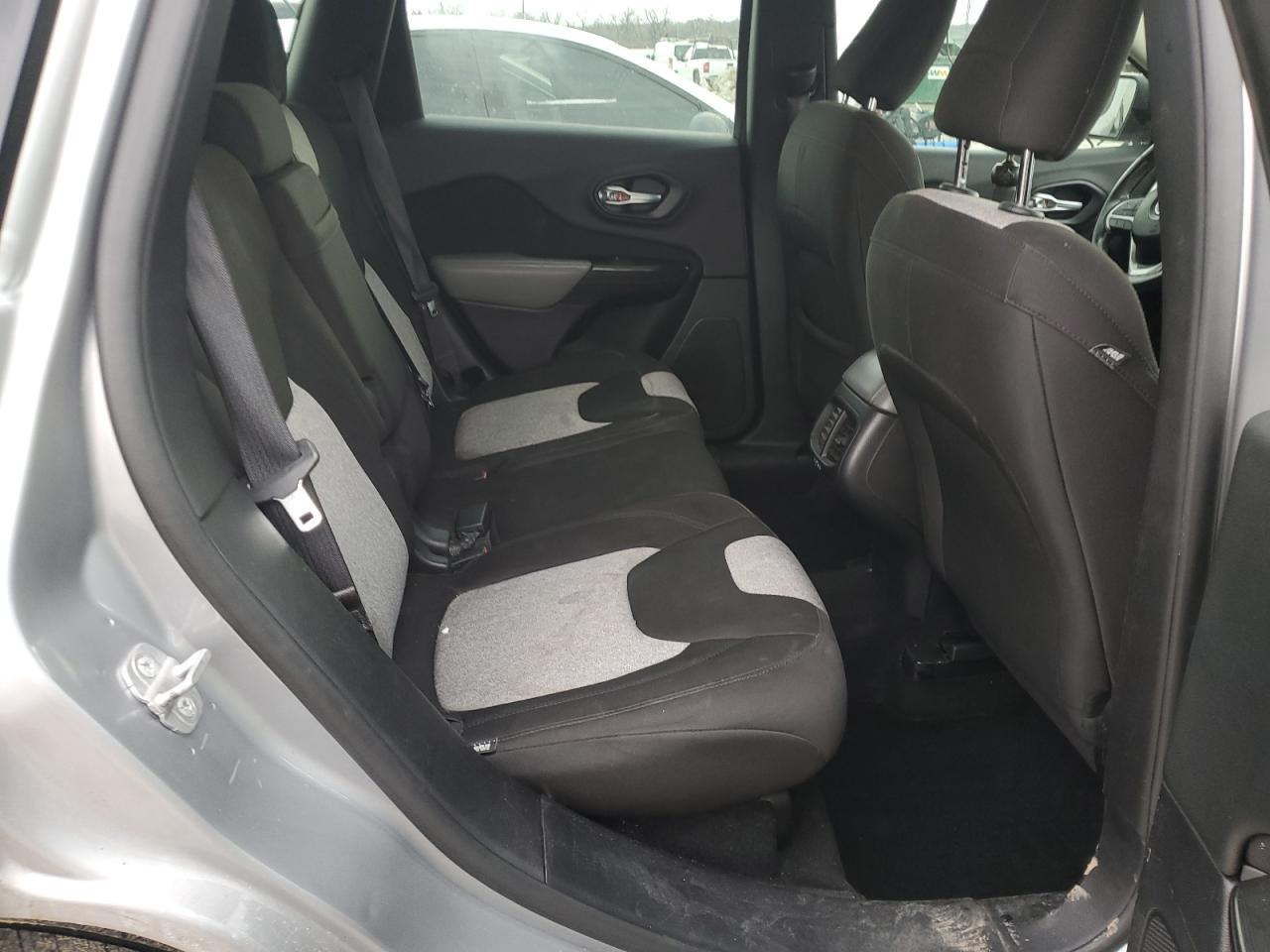 2014 Jeep Grand Cherokee - Image 11