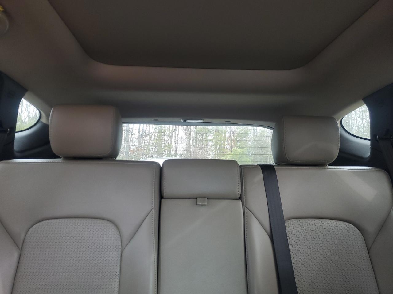 2014 Hyundai Santa Fe - Image 10