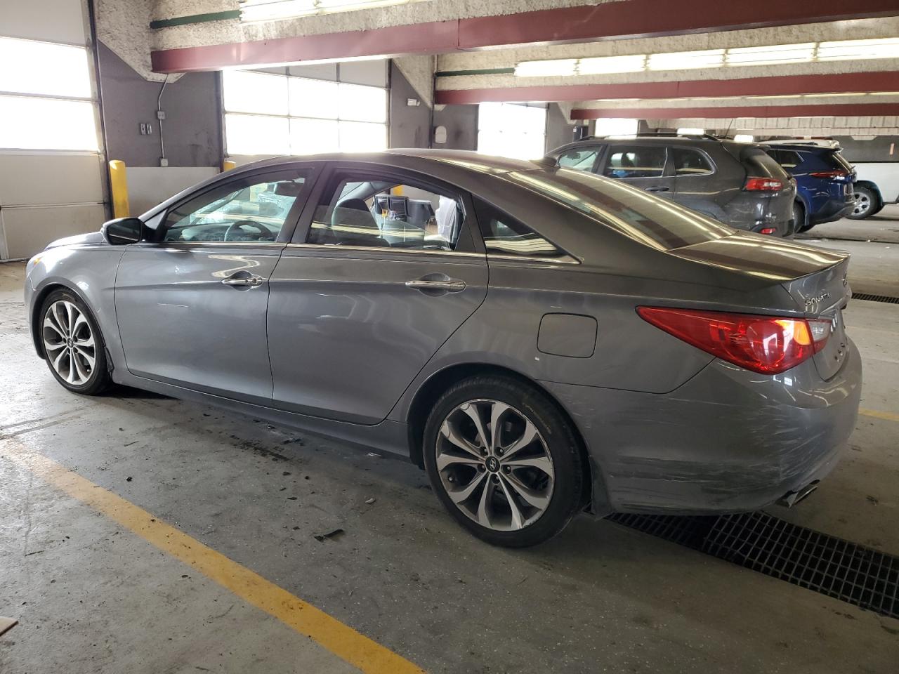 2013 Hyundai Sonata - Image 2