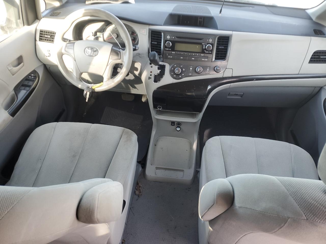 2011 Toyota Sienna - Image 8
