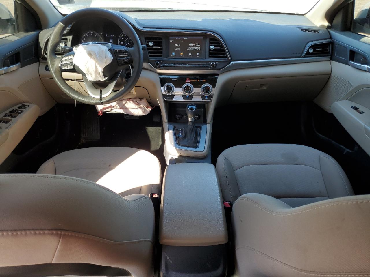 2019 Hyundai Elantra - Image 8