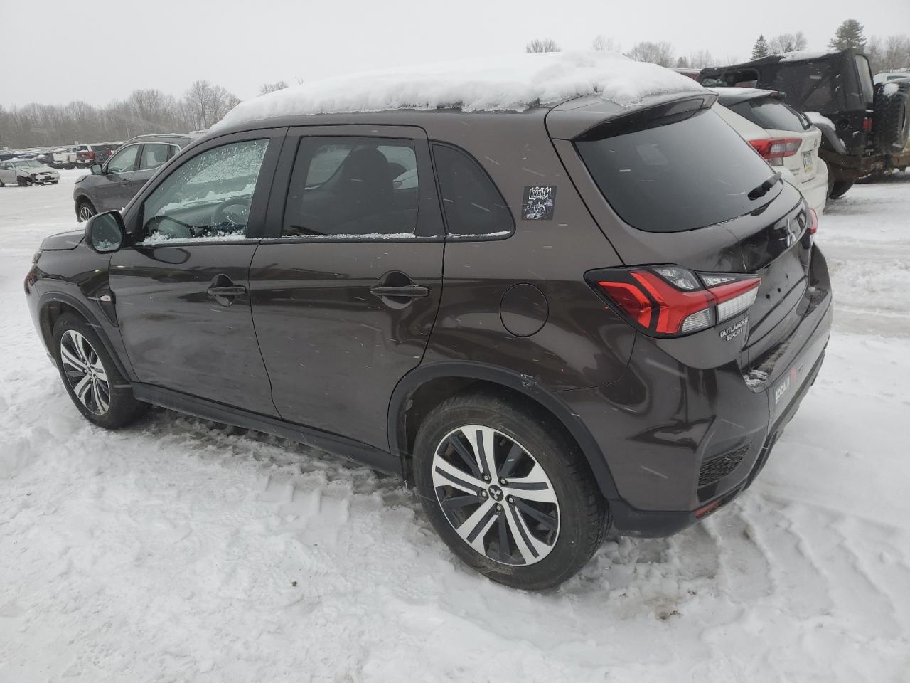 2021 Mitsubishi Outlander - Image 2