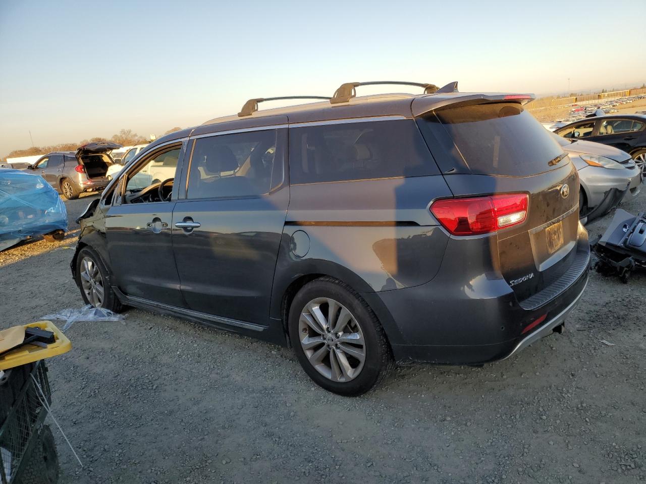 2018 Kia Sedona - Image 2